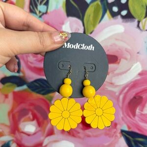 ModCloth Vibrant Yellow Floral Earrings | Y3